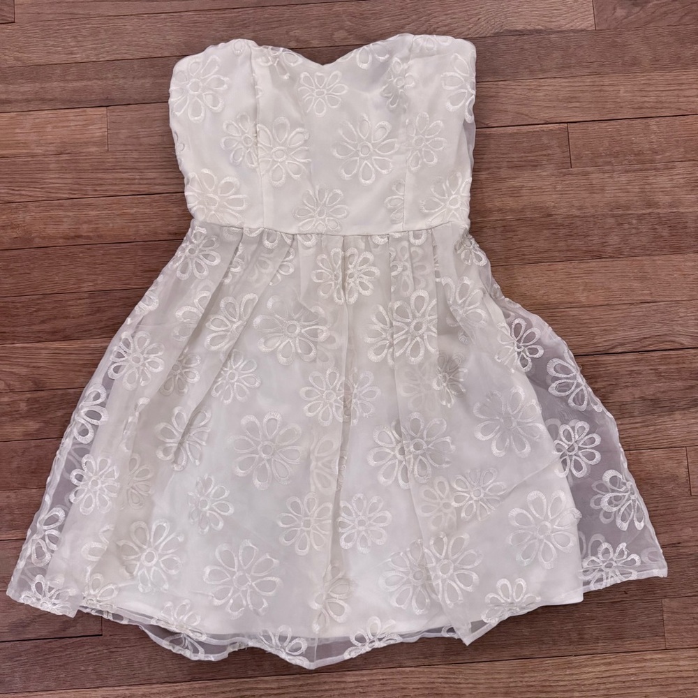 Buttons Girls White Daisy Lace Strapless Dress - Size Medium M
 b4